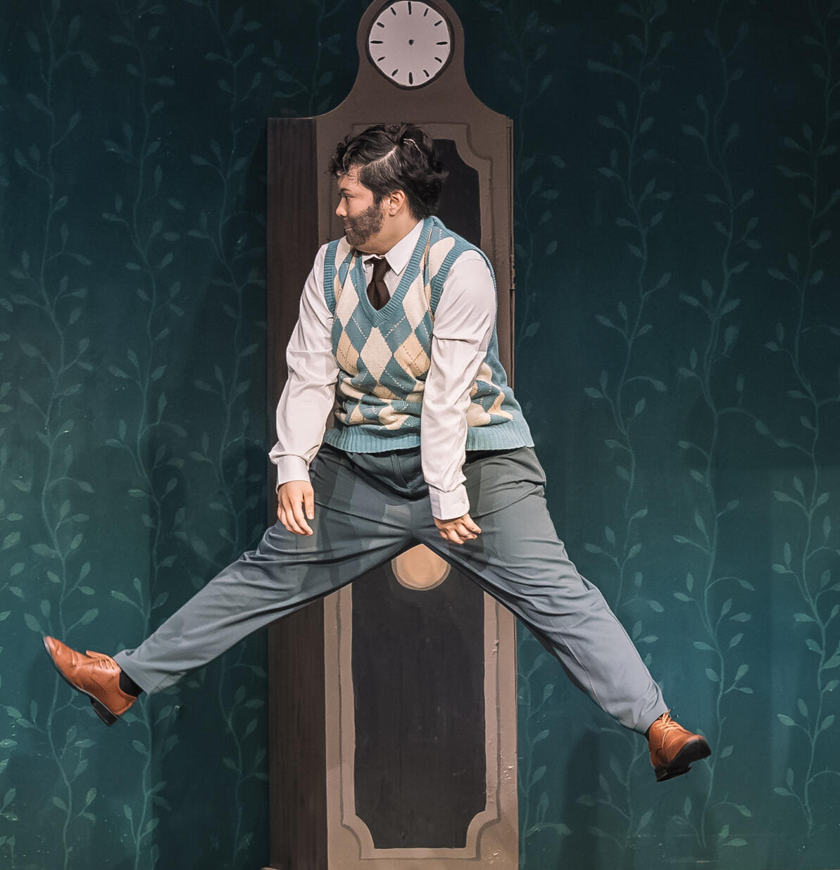 Robert/Thomas Colleymore (The Play That Goes Wrong)