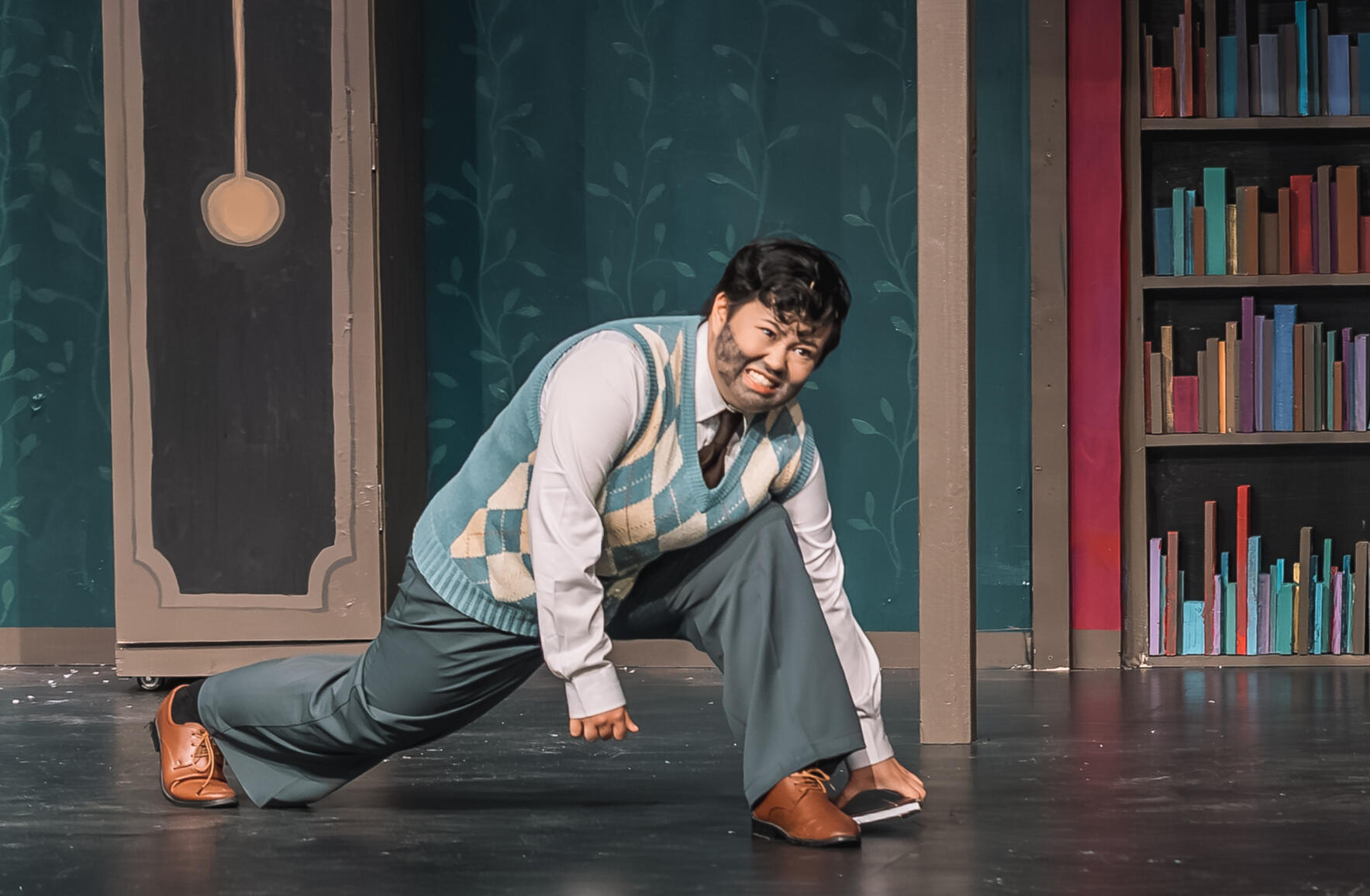 Robert/Thomas Colleymore (The Play That Goes Wrong)